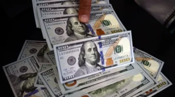 تراجع غير متوقع.. سعر صرف الدولار يكسر التوقعات في تعاملات منتصف الأسبوع بمصر